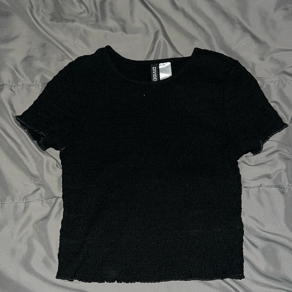Cropped black T-shirt